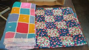 lot 746 image: Vintage Handcrafted Quilt (2)