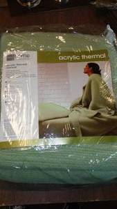 lot 748 image: New JCPenney Q Thermal Weave Blanket.