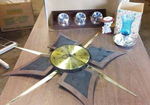lot 749 image: Vintage Dcor. Clock, Barometer, NOS Candle, and more.