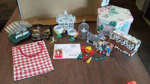 lot 752 image: Vintage Decor and miniatures.