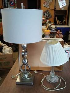 lot 760 image: Tabletop Lamps (2).