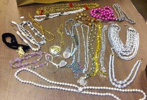 lot 763 image: Vintage Costume Necklaces.