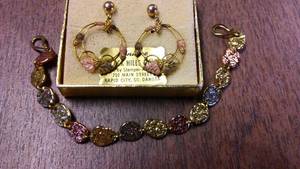 lot 766 image: Vintage Black Hills Gold Earrings..