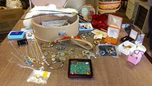lot 770 image: Mixed Variety of Costume Jewelry.