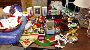 lot 773 image: Misc. Christmas.