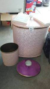 lot 777 image: Mid Century Modern Bathroom set.