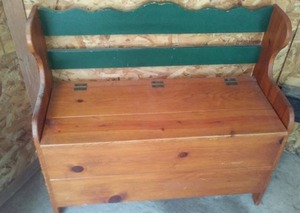 lot 1 image: Pine Wood Storage Box.