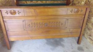lot 3 image: Head and Foot board with frame.