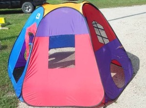 lot 15 image: Six-Sided Kids Tent.