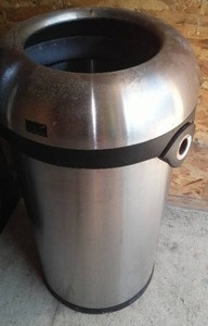 lot 22 image: Open Top Trash can.