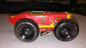 lot 787 image: 1940s Marx Tin Litho wind up Race Car number 7 and more.