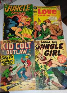 lot 791 image: Vintage 1950s comics (4).