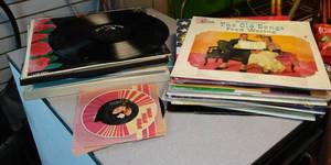 lot 798 image: Vintage Vinyl LP Albums.