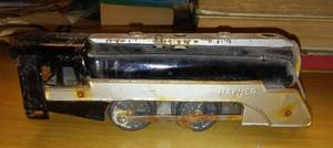 lot 819 image: Vintage Hafner Wind-up Locomotive.