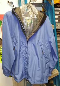 lot 830 image: Cabelas Gore-Tex Rain Jacket.