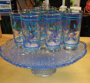 lot 850 image: Cake Pedestal and Tumblers (8)