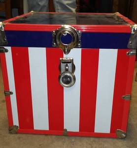 lot 895 image: Red, White, and Blue mystery box. 16 x 16 x 17.
