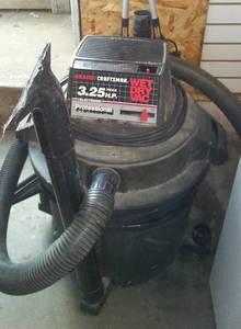 lot 882 image: Craftsman 3.25 hp WetDry Vac.