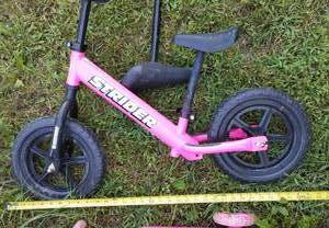 lot 46 image: Child Strider Bike Razor Jr. Scooter
