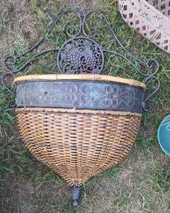 lot 53 image: Outdoor Metal Dcor Planters (4)