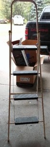 lot 88 image: Metal Skinny Minny ladder.