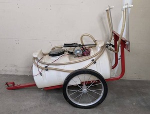 lot 7 image: Snyder TK 25 Saddle HDNat Tow-Behind Spray Tank
