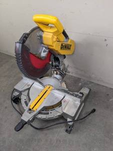 lot 2 image: DeWalt 15 Amp Corded 12 in. Double-Bevel Compound Miter Saw