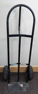 lot 131 image: Milwaukee HD800P 800-Pound Capacity D-Handle Hand Truck, Black
