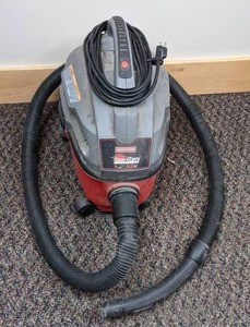 lot 136 image: Craftsman Clean N Carry 4 Gal. 5.0 Peak HP WetDry Portable Vacuum