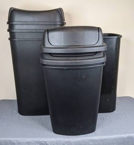 lot 53 image: Set of 5 Black Indoor Swing Top Garbage Cans