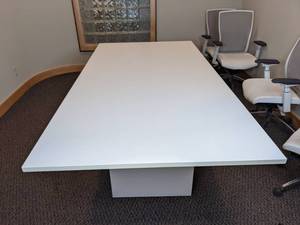 lot 51 image: Sleek and Modern White Office Table