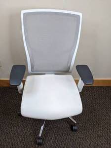 lot 110 image: Luxury High Back Office Chair