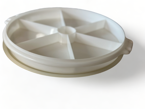 lot 12 image: Vintage Tupperware, Serving Set