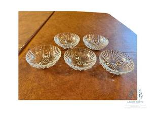 lot 191 image: Five Vintage 3-Toed Dessert Bowls, Burple - Inspiration by Anchor Hocking