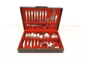 lot 12 image: 60 Piece (8 Person) Silver Plate Silverware Set in Wood Box