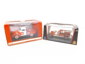 lot 20 image: 2 Die Cast 132 Scale Coca Cola 1953 Chevy Pickup and a 143 Scale 1932 Firetruck 