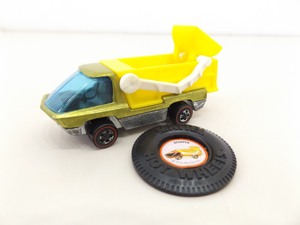 lot 23 image: Authentic USA Made 1969 Hot Wheels Redline Antifreeze Scooper