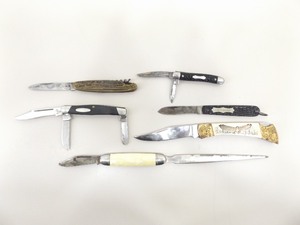 lot 32 image: Lot of Misc Pocket Knives