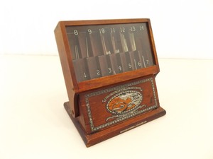 lot 40 image: Antique 1919 Boye Needle Crochet Needle Wood Counter DispenserDisplay