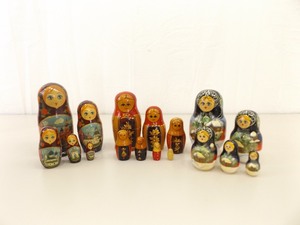 lot 47 image: Lot of 3 Vintage Hand Painted Russian Matryoshka&nbspNesting&nbspDolls