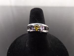 lot 59 image: 10k White Gold Multi Stone Ring Size 7.25