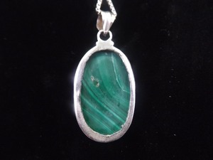lot 60 image: .925 Sterling Silver Malachite Cabochon Pendant Necklace