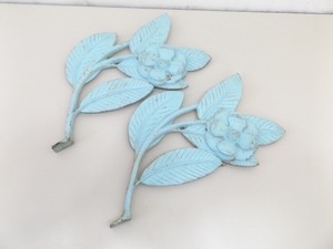 lot 90 image: 2 Antique Iron Outdoor 16 Ornaments