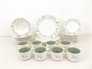 lot 7 image: Vintage Mid Century 33 Piece Taylorstone Cathay Dish Set