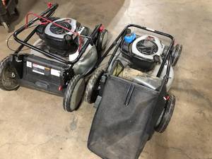 lot 25 image: Lot of 2 Murray Lawn Mowers   Customer Returns See Pictures