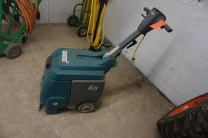 Tennant Model E5 Low Profile Electric Commercial Carpet ExtractorCleaner