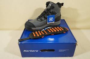 lot 4 image: Korkers Verglas Ridge Winter Boots - Mens 12