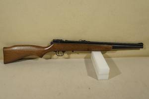 lot 36 image: Vintage Crosman 140 .22 Cal Multi-Pump Pellet Rifle