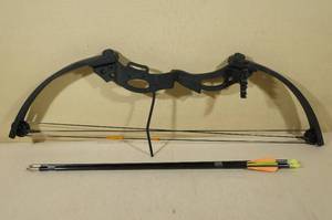 lot 54 image: High Five 547MX Youth Compound Bow with Arrows