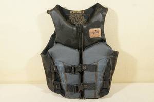 lot 81 image: Hyperlite Life Jacket - Adult Small